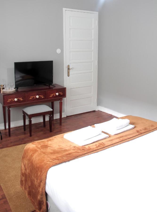 Genius Loci Guesthouse มาโตซีนโญส ภายนอก รูปภาพ