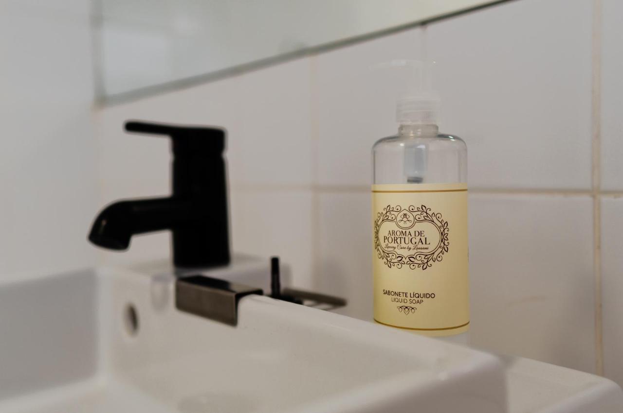 Genius Loci Guesthouse มาโตซีนโญส ภายนอก รูปภาพ